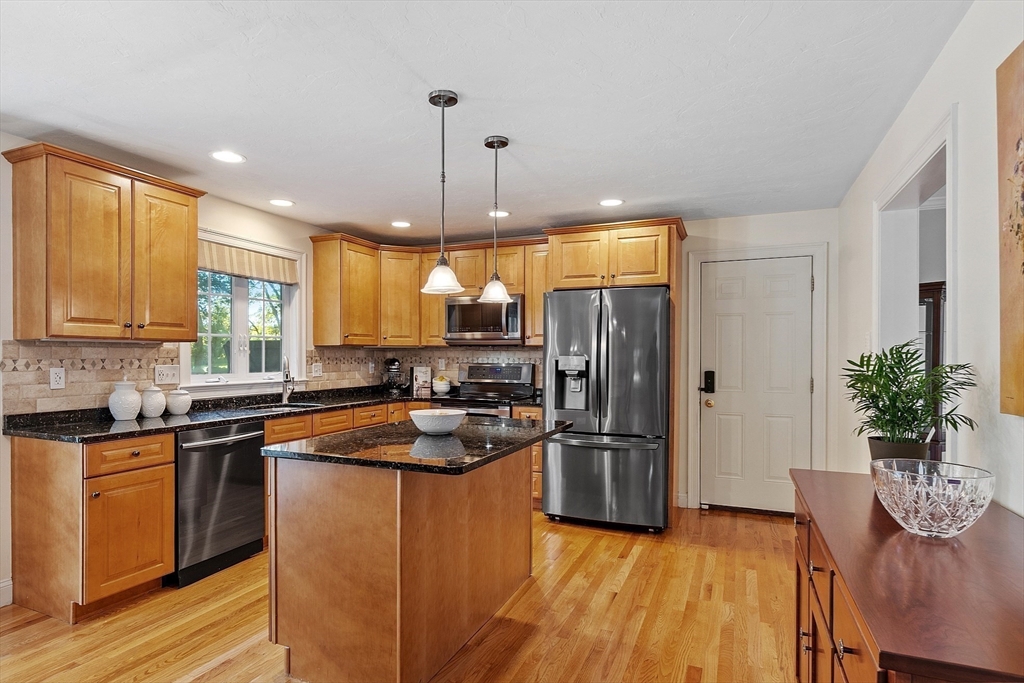 27 Garfield Avenue Danvers, MA 01923 - Photo 22 of 41