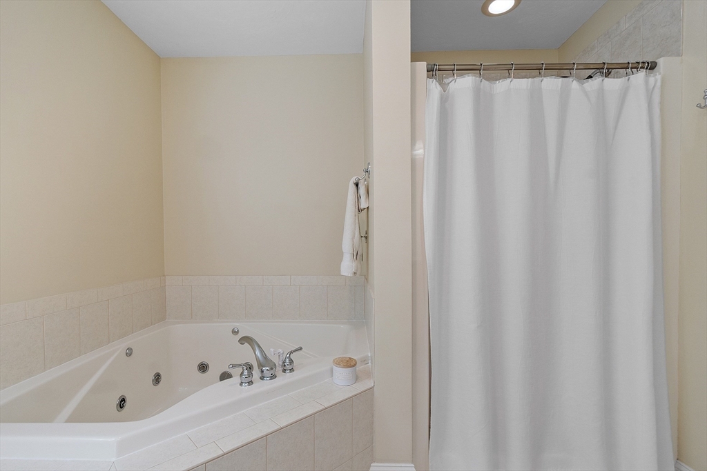 27 Garfield Avenue Danvers, MA 01923 - Photo 34 of 41