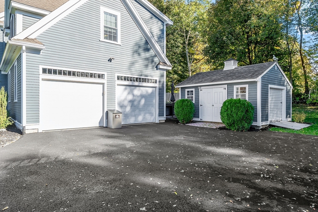 27 Garfield Avenue Danvers, MA 01923 - Photo 4 of 41