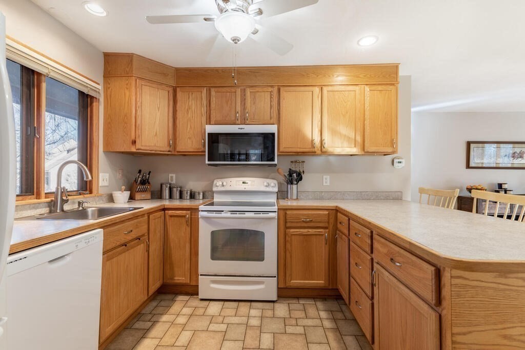 24 Danforth Way, Unit 24 Franklin, MA 02038 - Photo 14 of 30