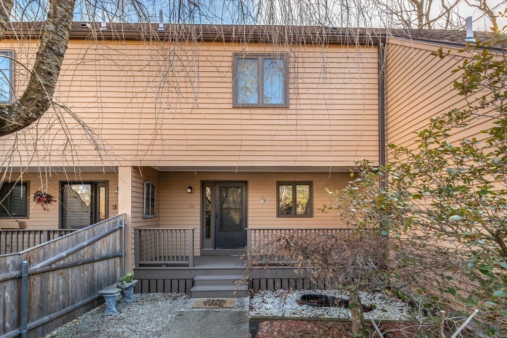 24 Danforth Way, Unit 24 Franklin, MA 02038 - Photo 2 of 30