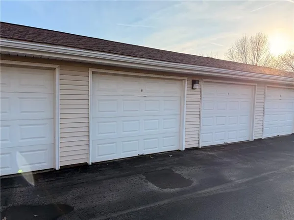 $169,900 | 504 Holly Court, Saxonburg, PA 16056