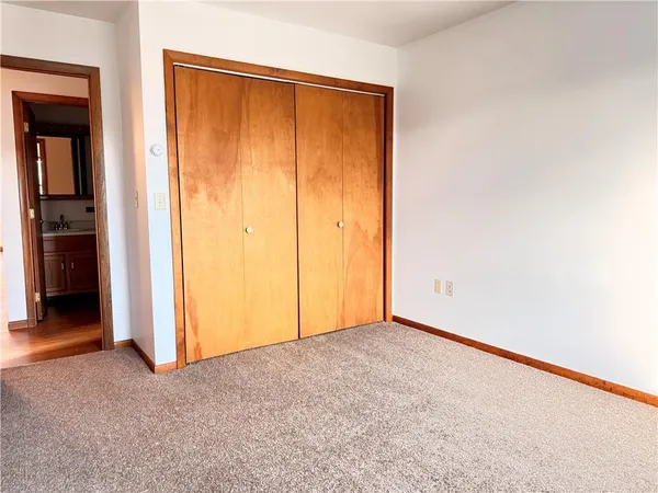 $169,900 | 504 Holly Court, Saxonburg, PA 16056