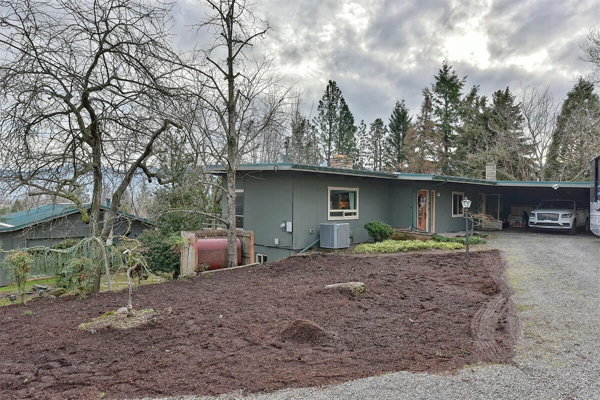 460 Wilson Road Ashland, OR 97520 - Photo 33 of 40 DSC_6718 copy copy