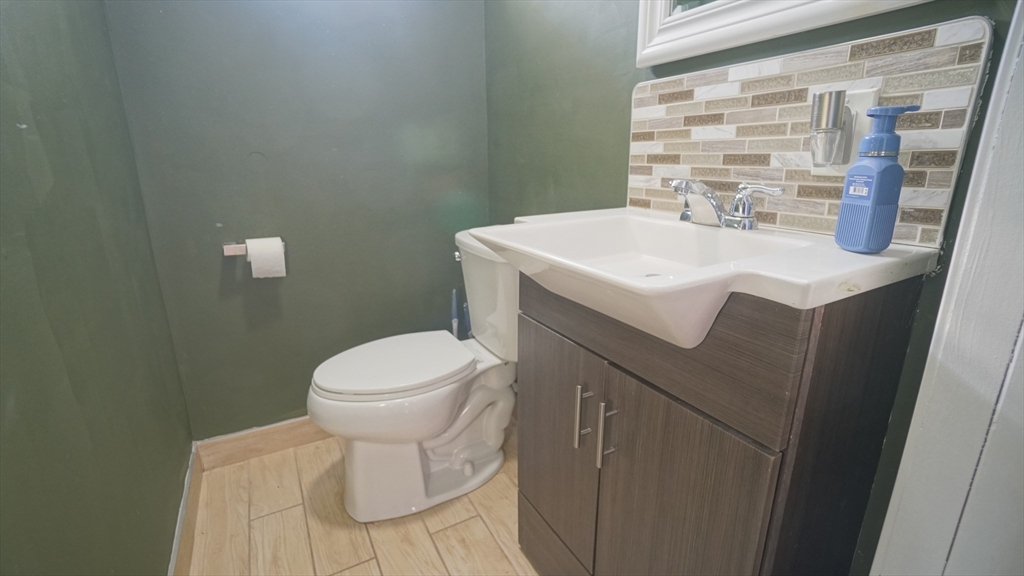 41 Olive Street Springfield, MA 01109 - Photo 11 of 38