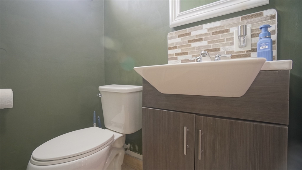 41 Olive Street Springfield, MA 01109 - Photo 12 of 38