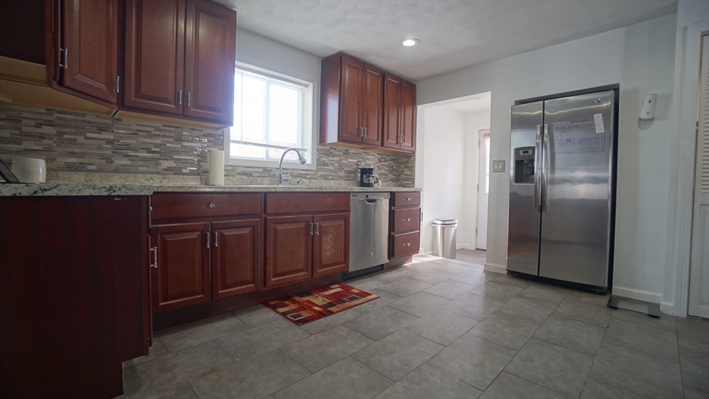 41 Olive Street Springfield, MA 01109 - Photo 16 of 38