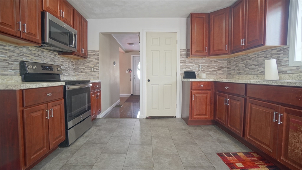 41 Olive Street Springfield, MA 01109 - Photo 17 of 38