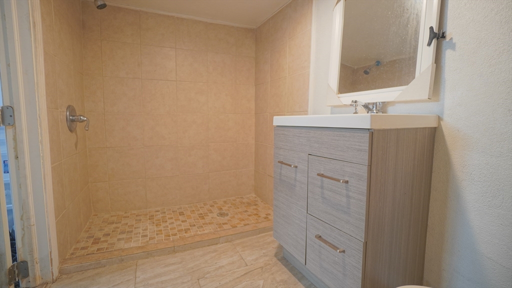 41 Olive Street Springfield, MA 01109 - Photo 30 of 38