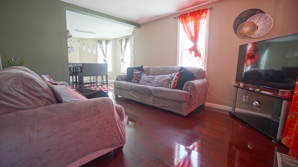 41 Olive Street Springfield, MA 01109 - Photo 3 of 38