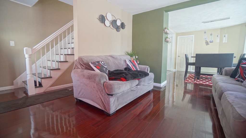 41 Olive Street Springfield, MA 01109 - Photo 4 of 38