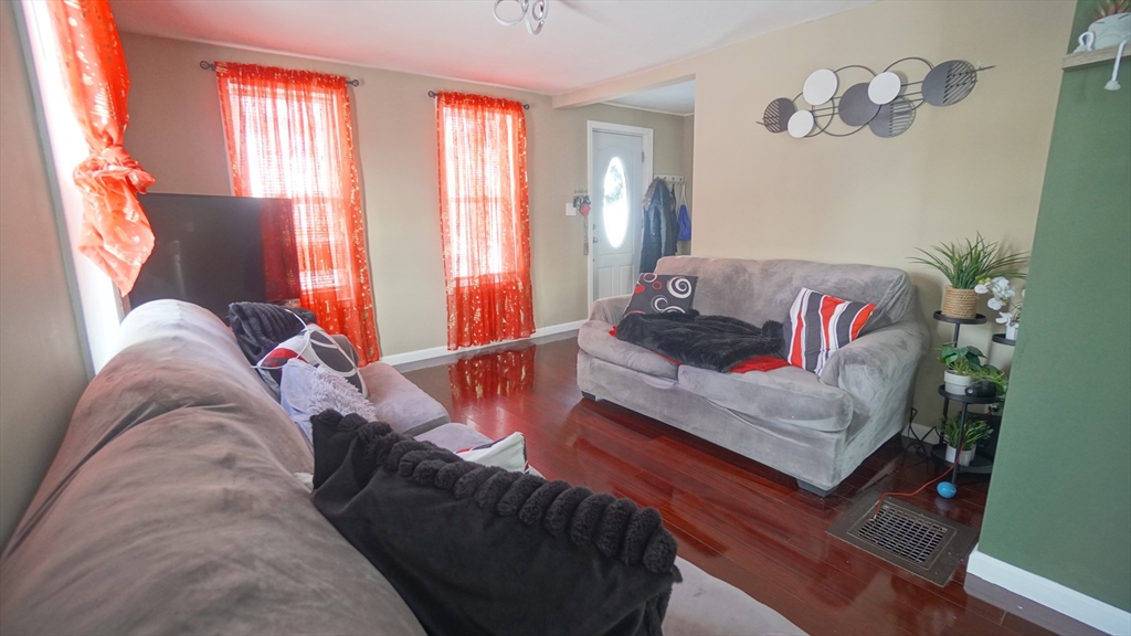 41 Olive Street Springfield, MA 01109 - Photo 6 of 38