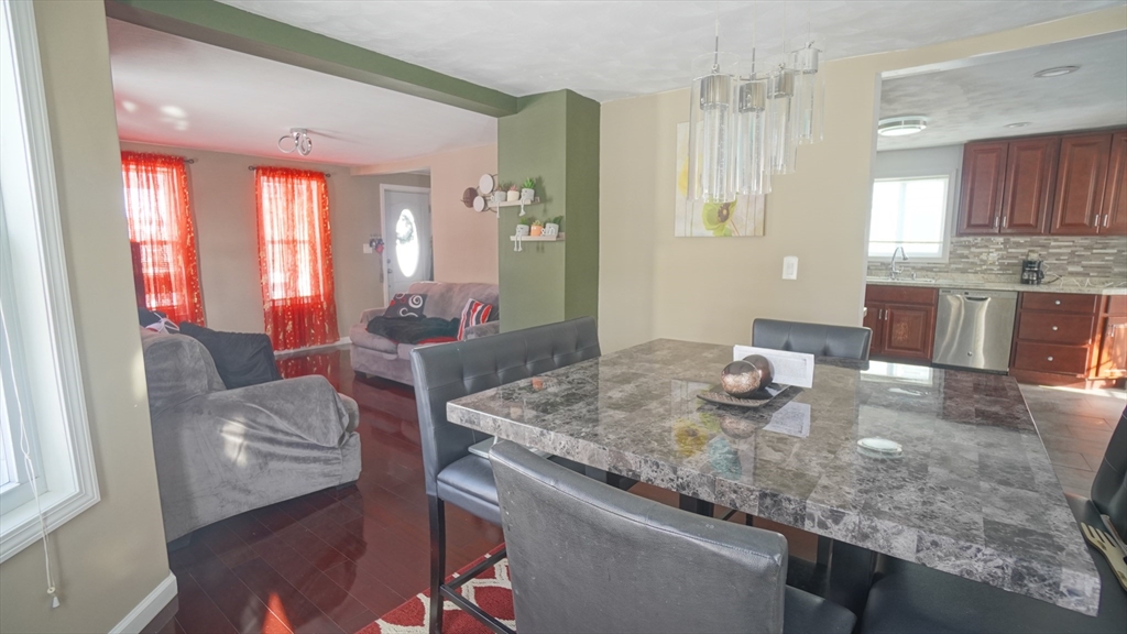 41 Olive Street Springfield, MA 01109 - Photo 7 of 38