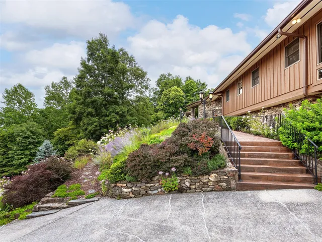 $1,250,000 | 1300 Randy Drive, Hendersonville, NC 28791