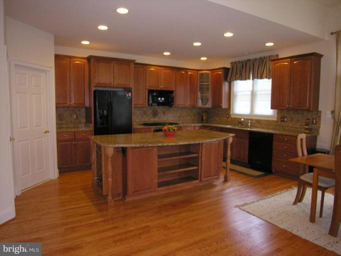 6406 Gayfields Road Alexandria, VA 22315 - Photo 2 of 30 Kitchen