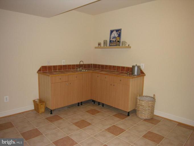 6406 Gayfields Road Alexandria, VA 22315 - Photo 23 of 30 Wet Bar