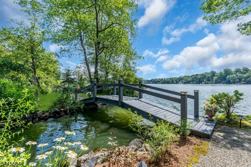 29 Air Castle Isle Hopatcong, NJ 07821 - Photo 3 of 50