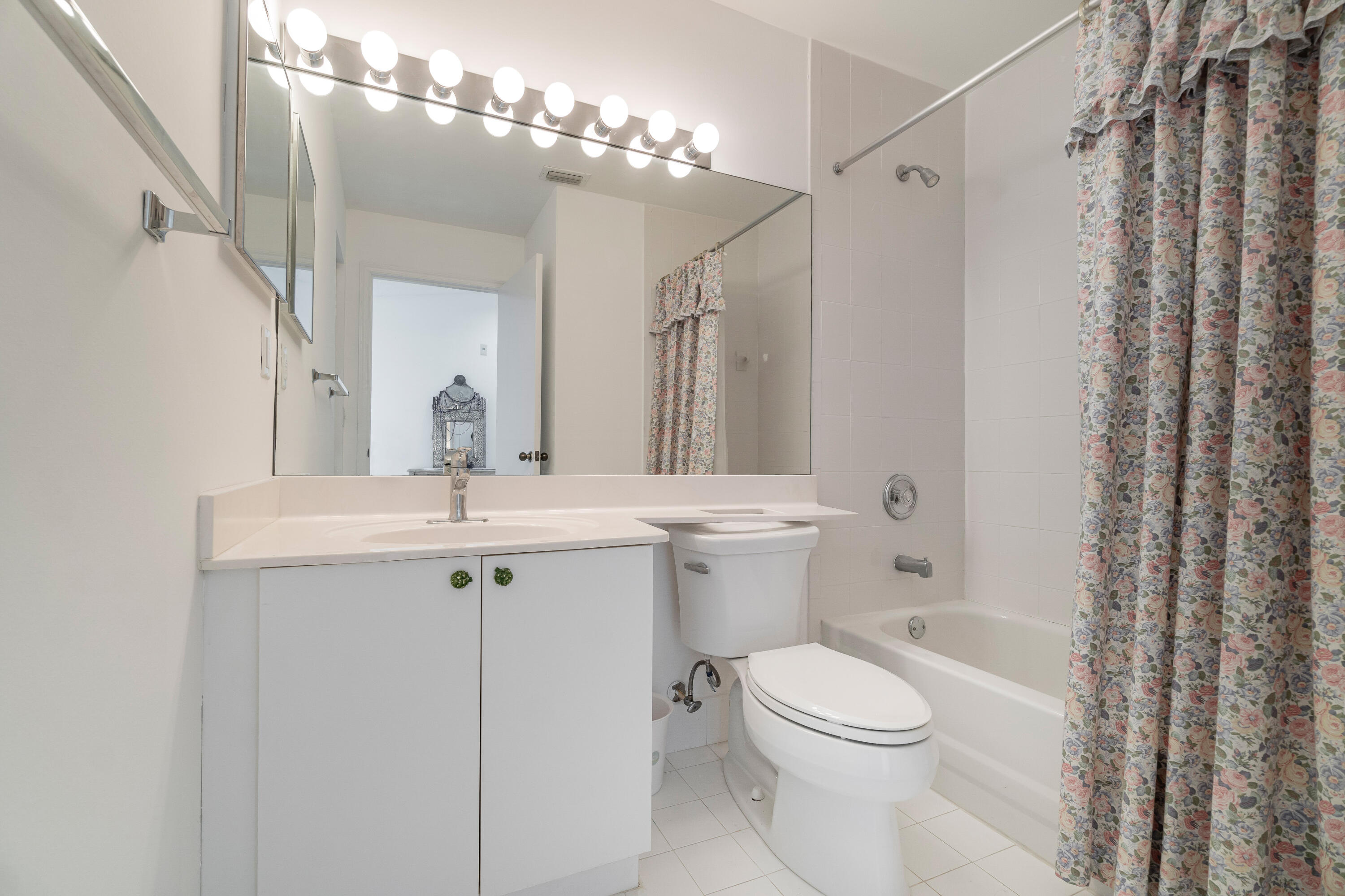 340 Northwest 67th Street, Unit 201 Boca Raton, FL 33487 - Photo 28 of 46 Second bathroom