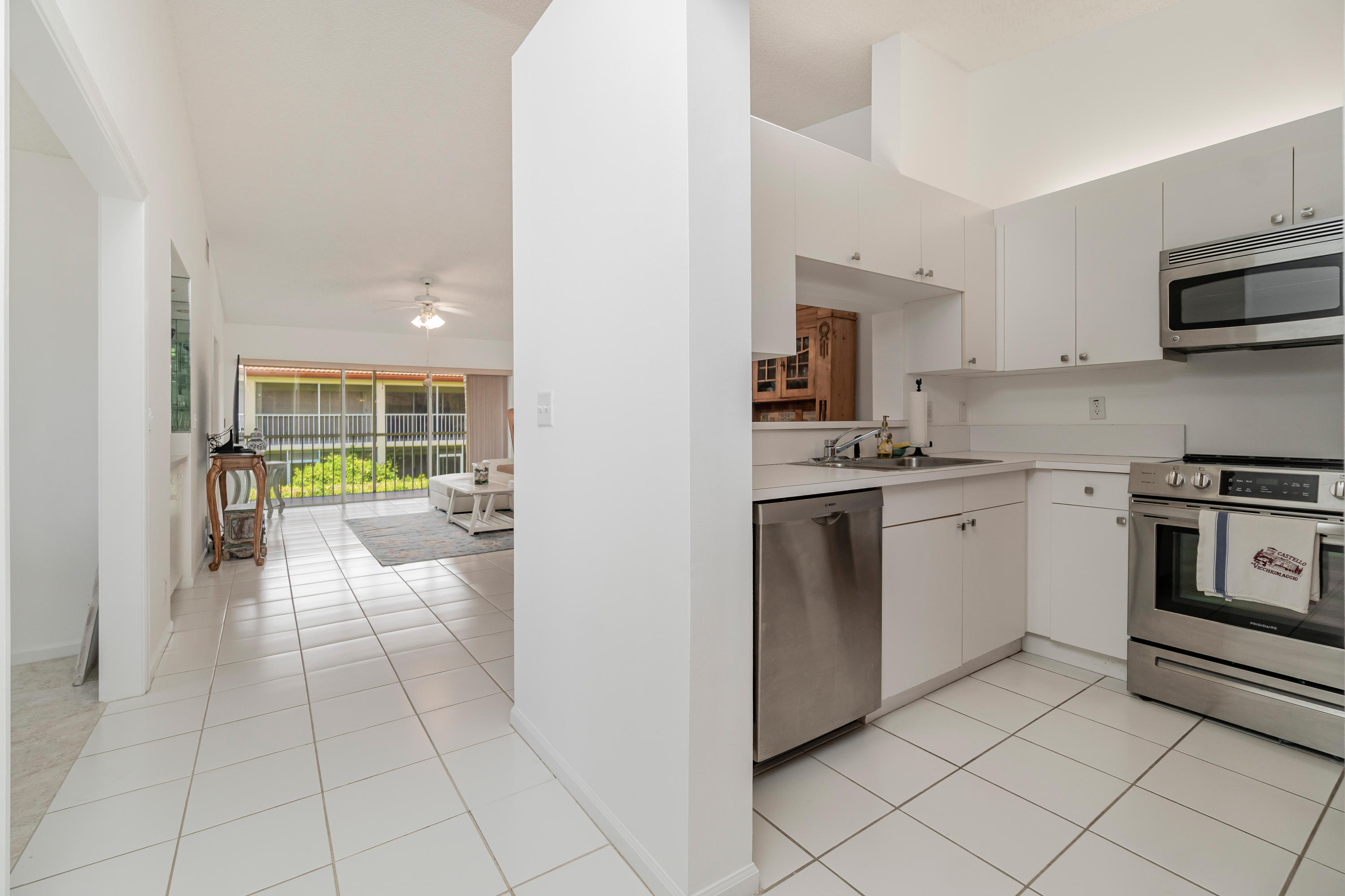 340 Northwest 67th Street, Unit 201 Boca Raton, FL 33487 - Photo 8 of 46 Kitchen