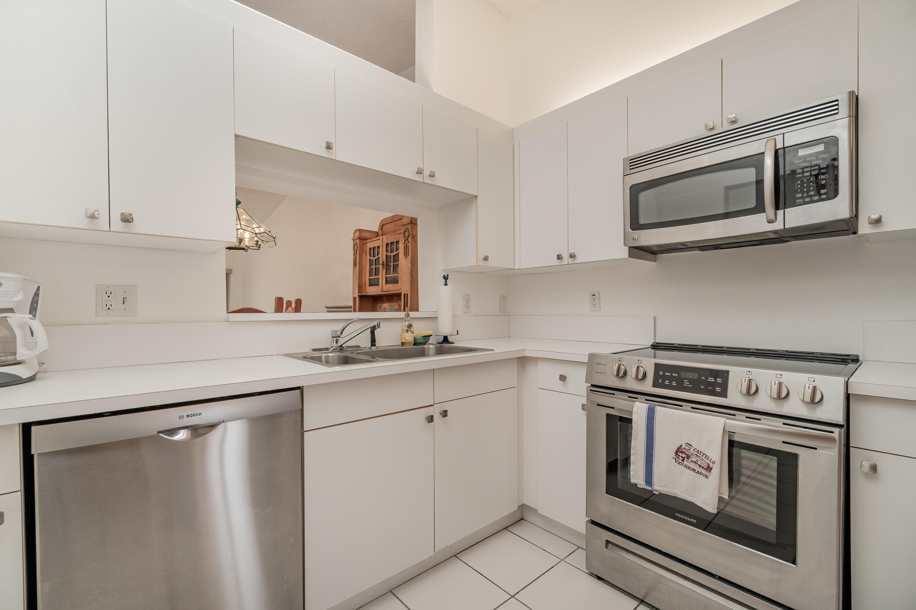 340 Northwest 67th Street, Unit 201 Boca Raton, FL 33487 - Photo 9 of 46 Kitchen