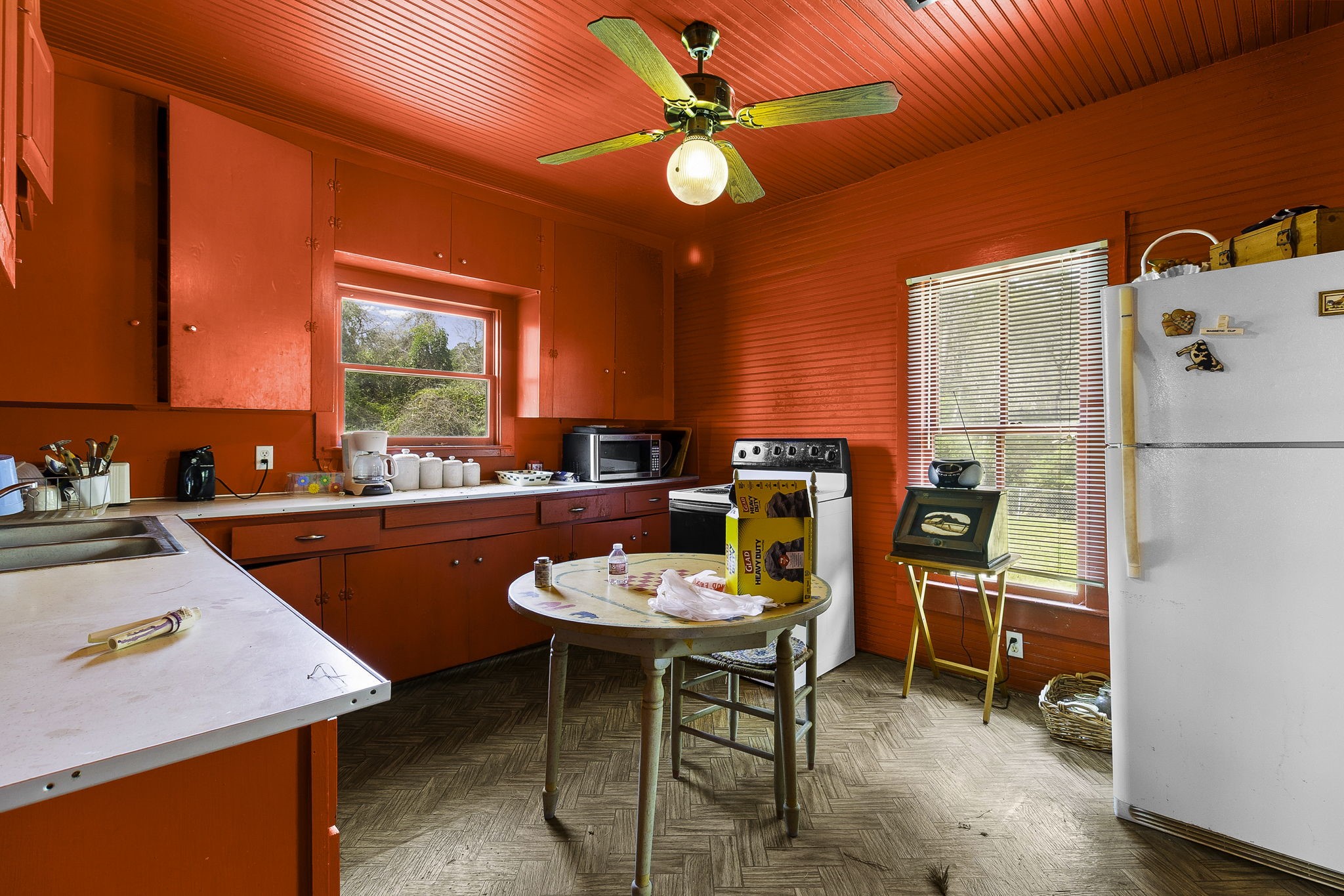 2 Triple Creek Loop Livingston, TX 77351 - Photo 12 of 49 a room with furniture and a swimming pool