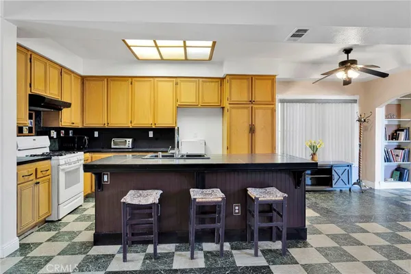 $549,999 | 12529 Marchmont Court, Victorville, CA 92392
