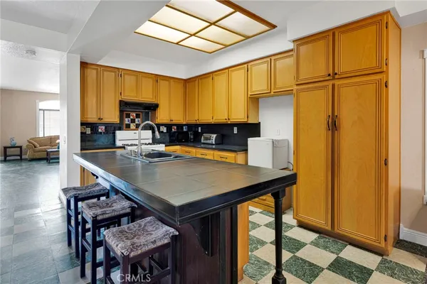 $549,999 | 12529 Marchmont Court, Victorville, CA 92392