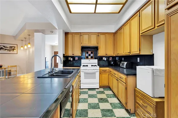$549,999 | 12529 Marchmont Court, Victorville, CA 92392