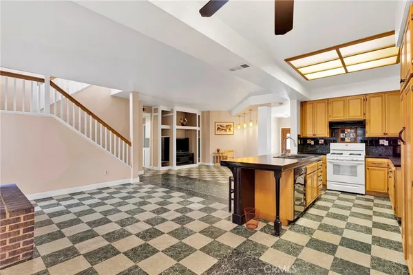 $549,999 | 12529 Marchmont Court, Victorville, CA 92392