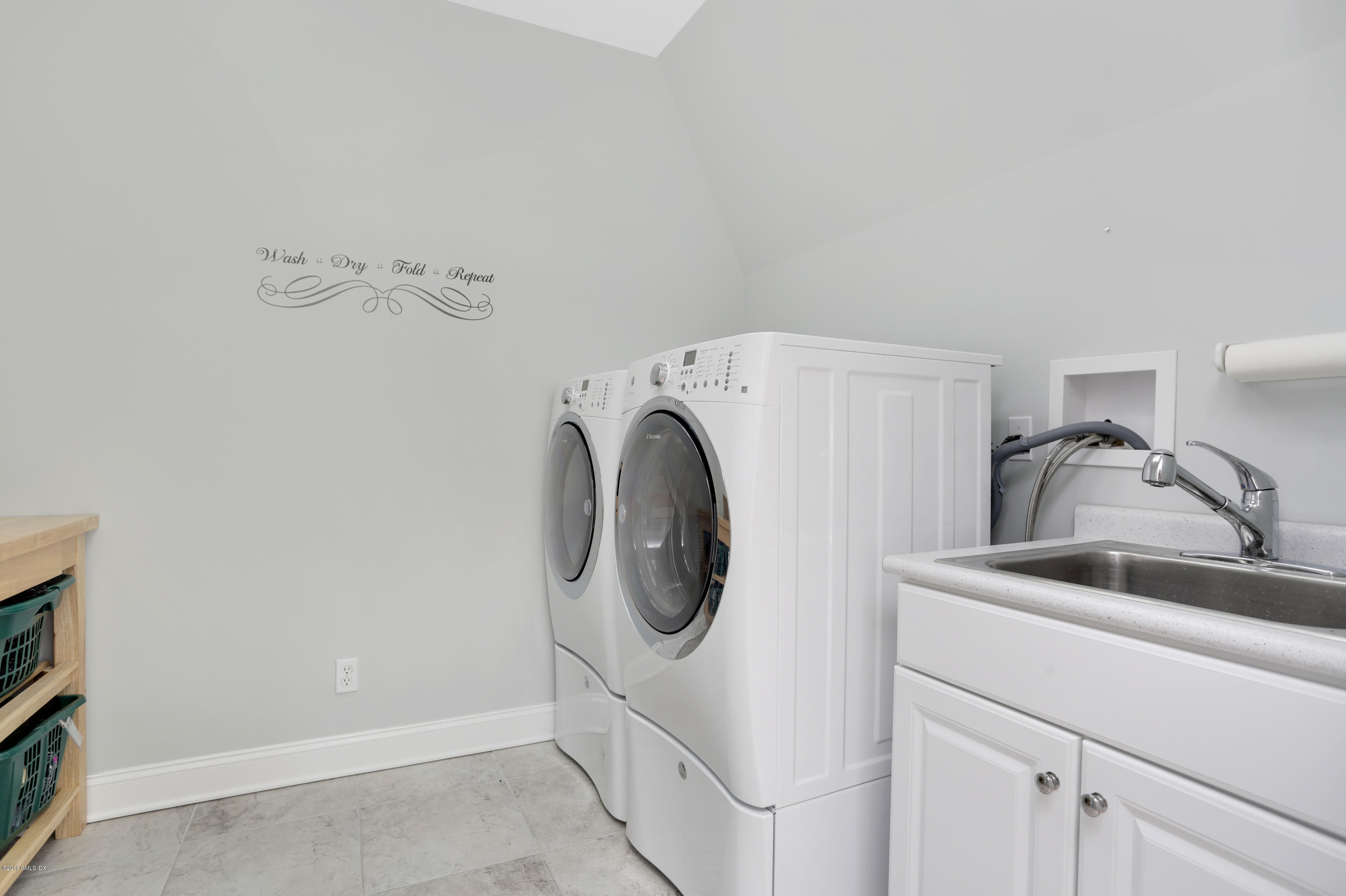 4 Highgate Road Riverside, CT 06878 - Photo 23 of 33 a utility room with dryer and washer