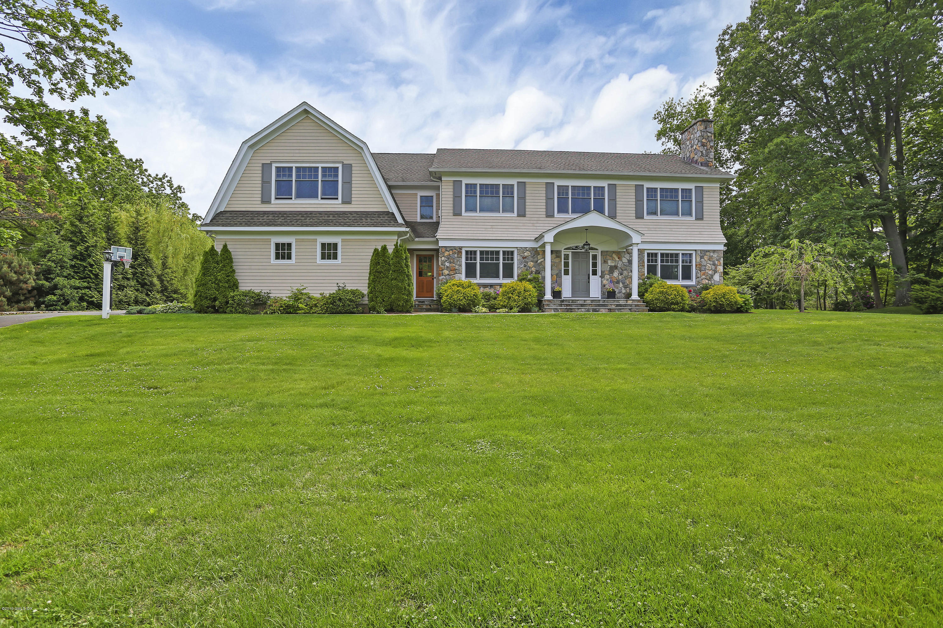 4 Highgate Road Riverside, CT 06878 - Photo 28 of 33 a front view of a house with a garden