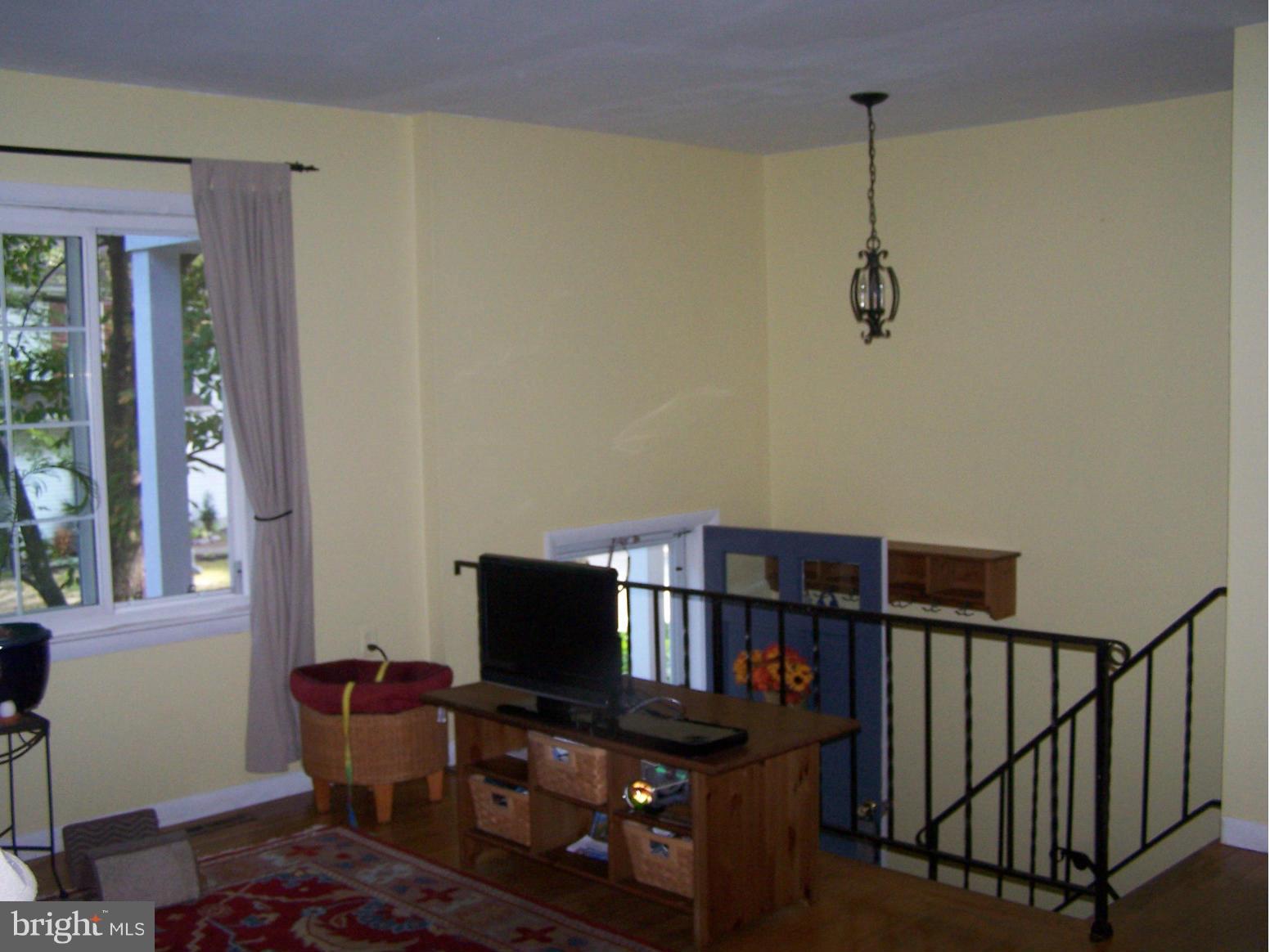 522 Manor Road Severna Park, MD 21146 - Photo 3 of 26 Living Room