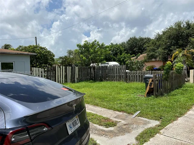 a view of a backyard with sitting area
