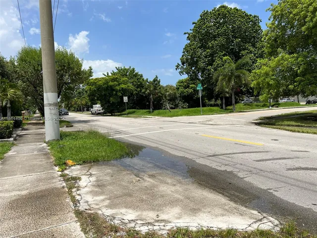 a view of a yard with basketball court