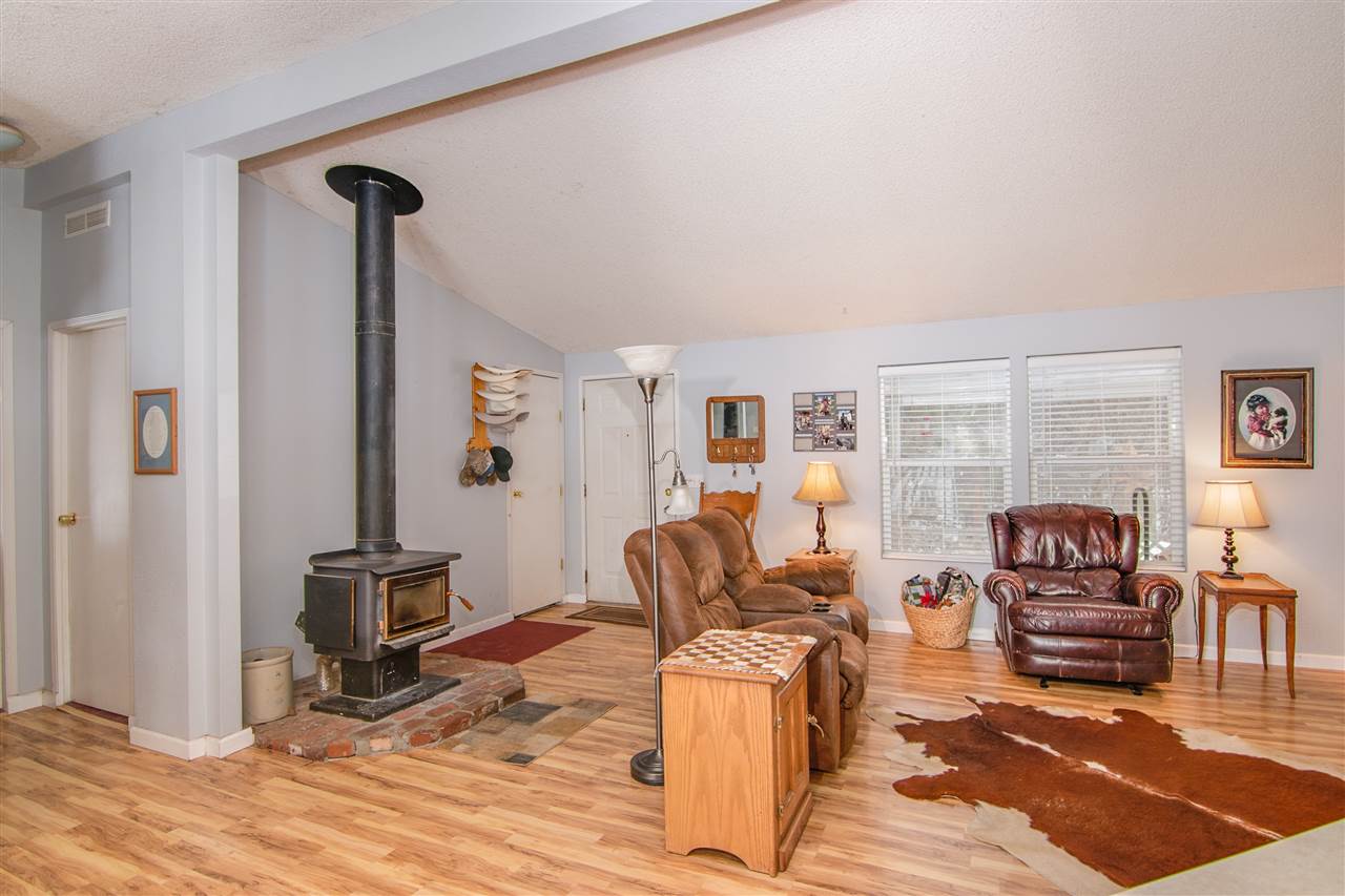 5712 Scott River Road Fort Jones, CA 96032 - Photo 5 of 16 Gallery Image 5