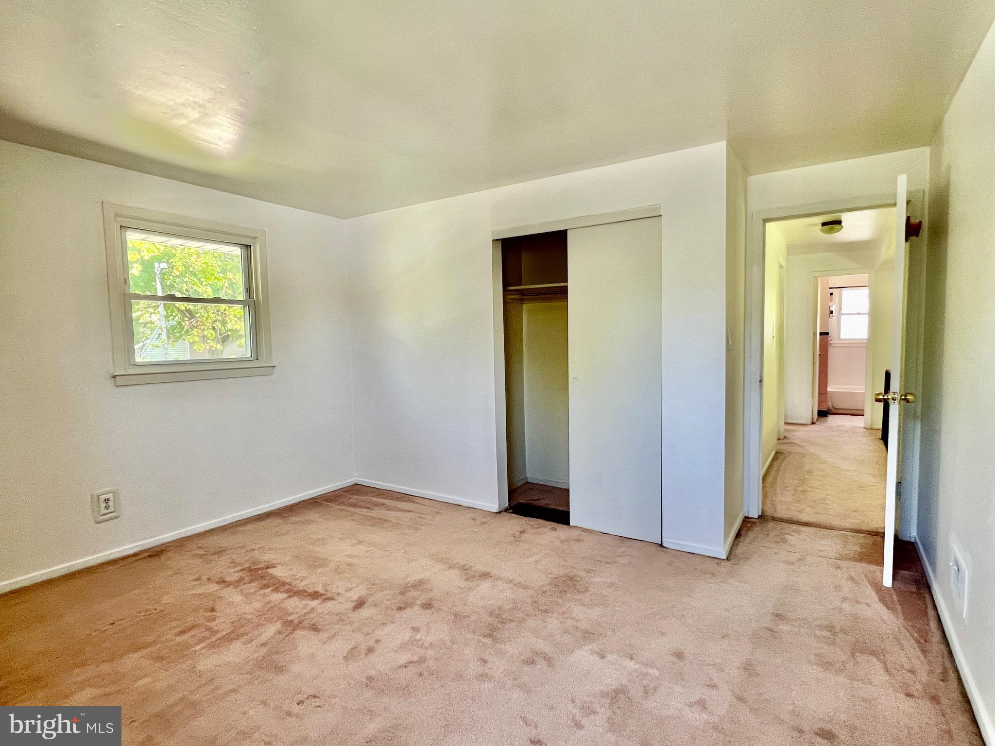 158 Brookside Boulevard Newark, DE 19713 - Photo 11 of 27 an empty room with windows and closet
