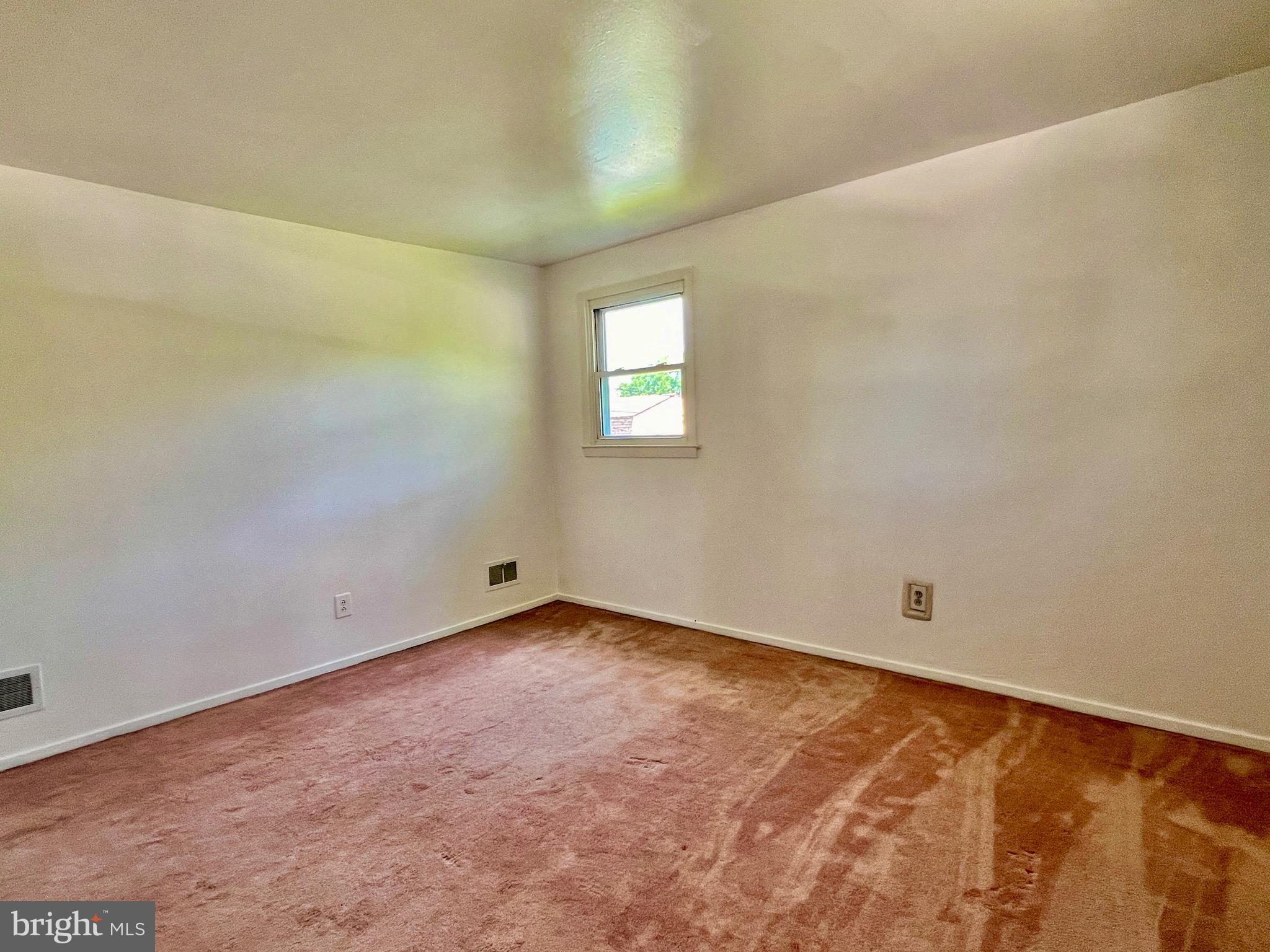 158 Brookside Boulevard Newark, DE 19713 - Photo 18 of 27 an empty room with a window