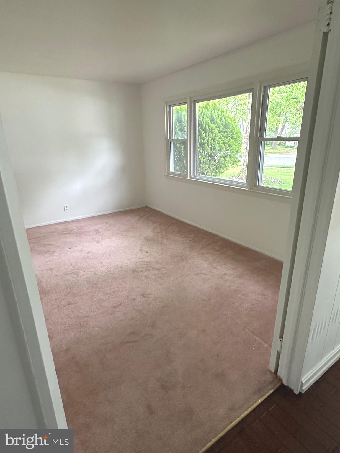 158 Brookside Boulevard Newark, DE 19713 - Photo 3 of 27 an empty room with windows