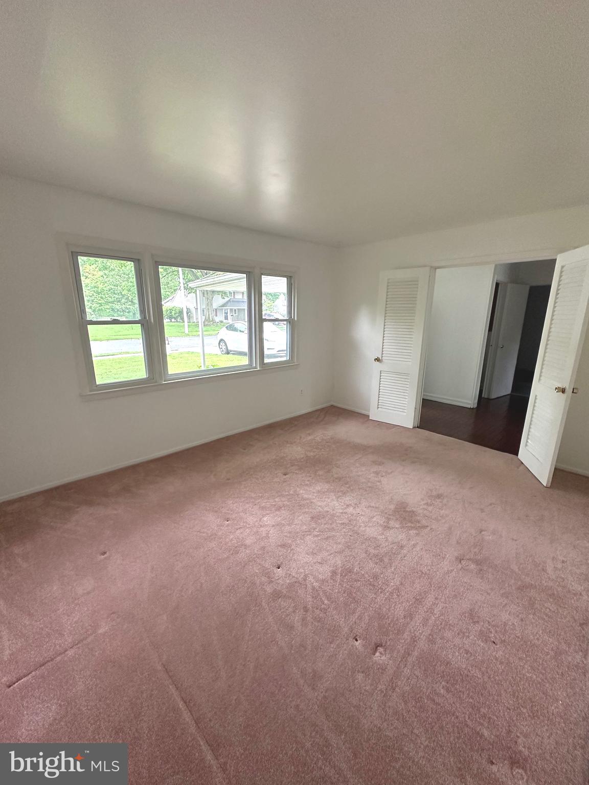 158 Brookside Boulevard Newark, DE 19713 - Photo 4 of 27 an empty room with windows
