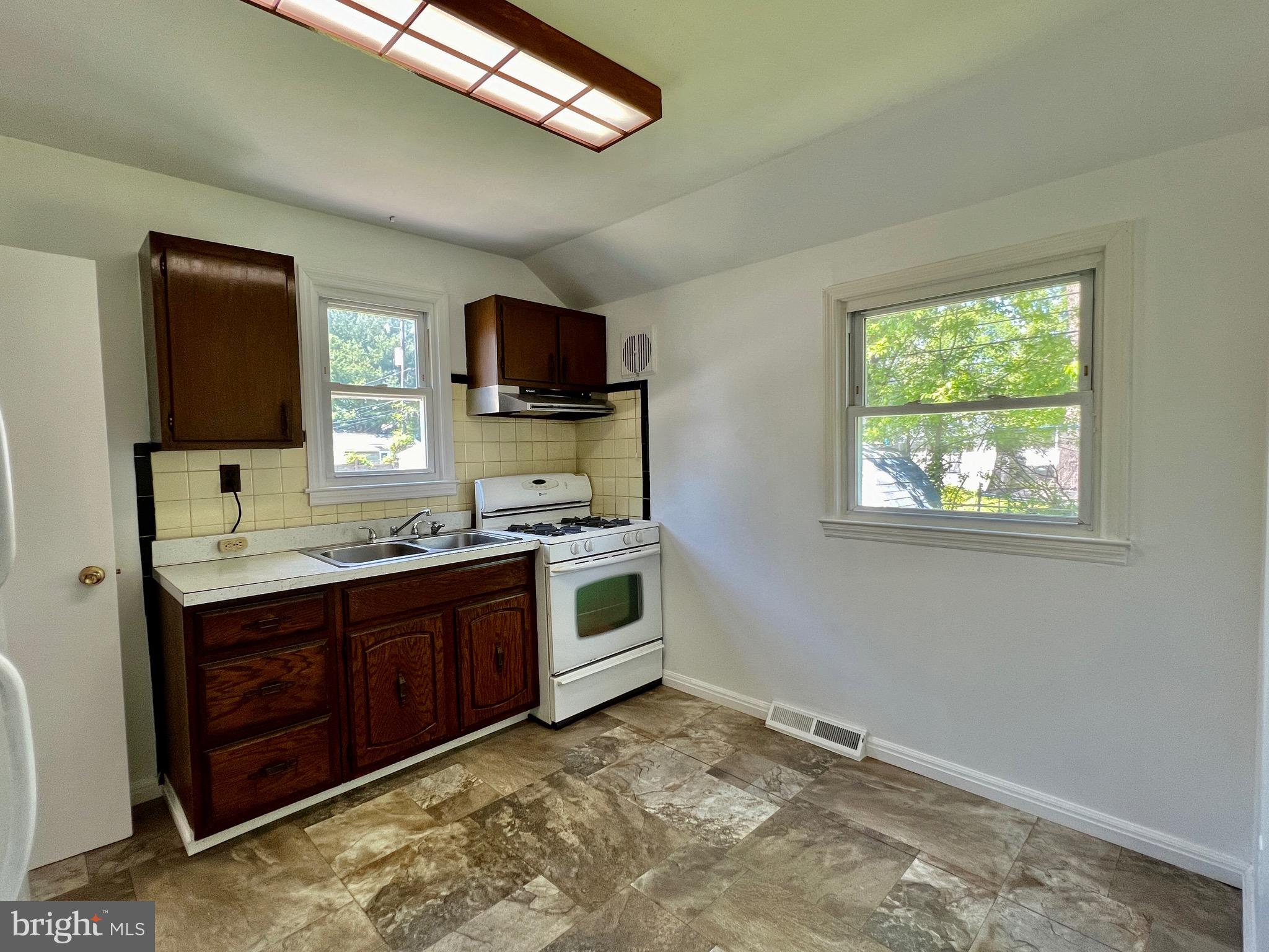 158 Brookside Boulevard Newark, DE 19713 - Photo 9 of 27 a kitchen with stainless steel appliances granite countertop a stove and a sink