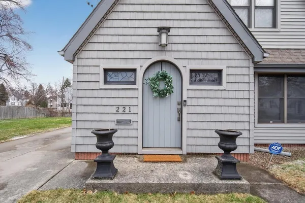 $240,000 | 221 North Higby Street, Jackson, MI 49202