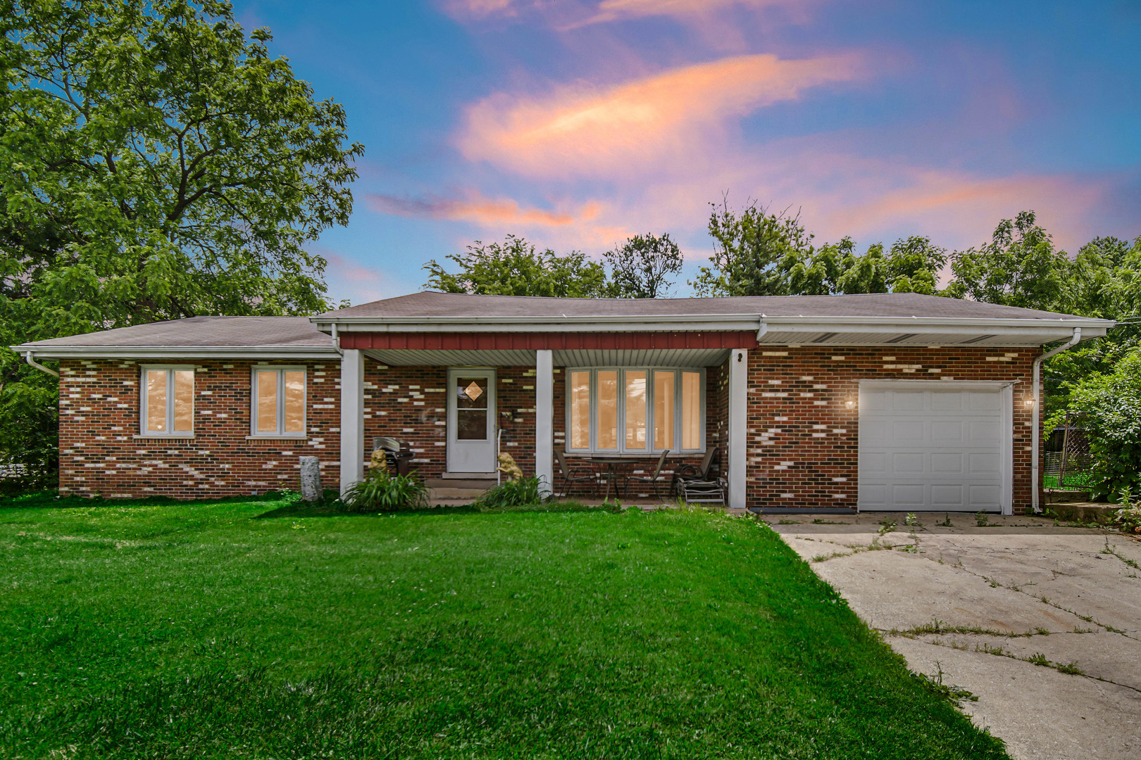 10S426 Ruth Drive Lemont, IL 60439 - Photo 1 of 25