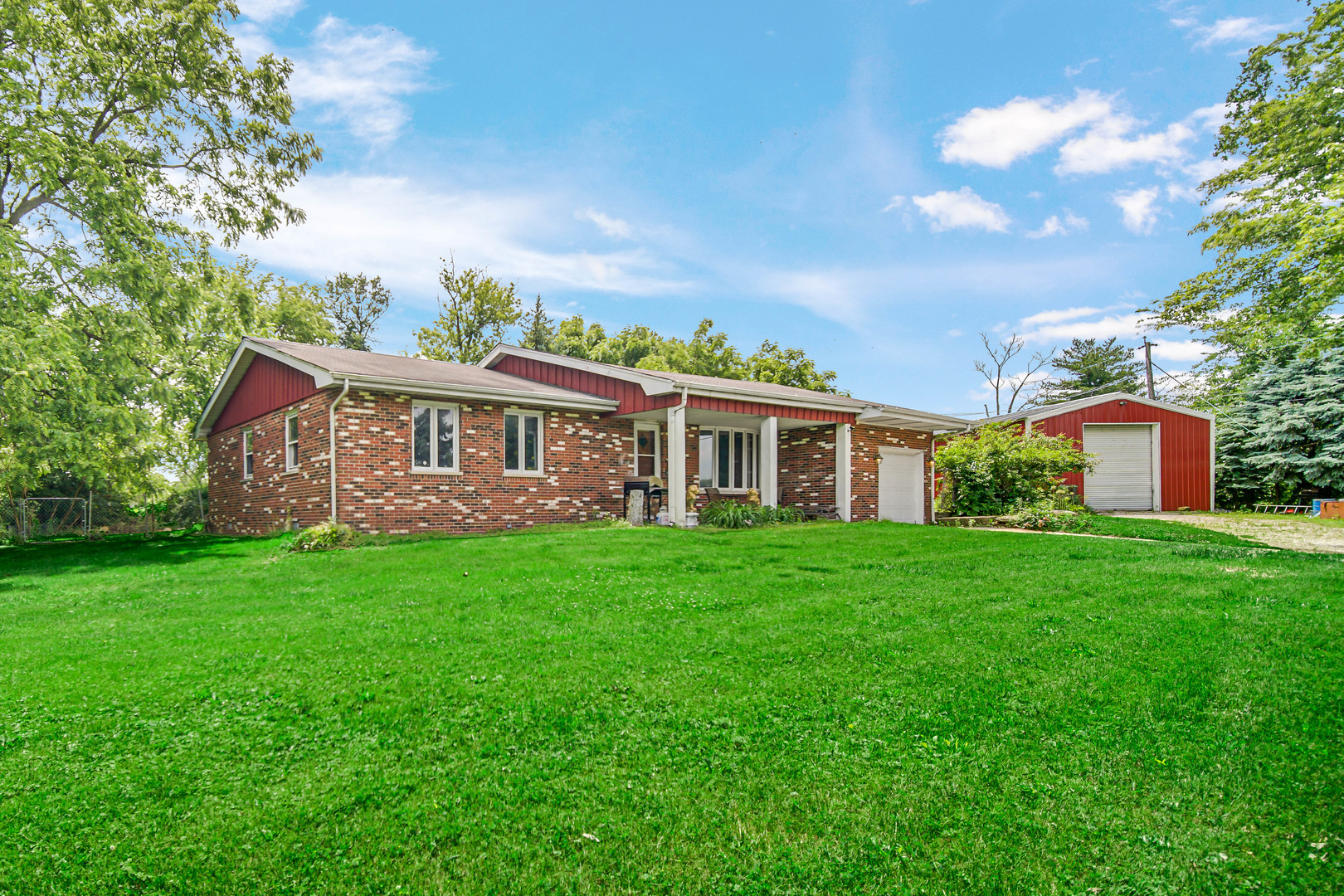 10S426 Ruth Drive Lemont, IL 60439 - Photo 2 of 25