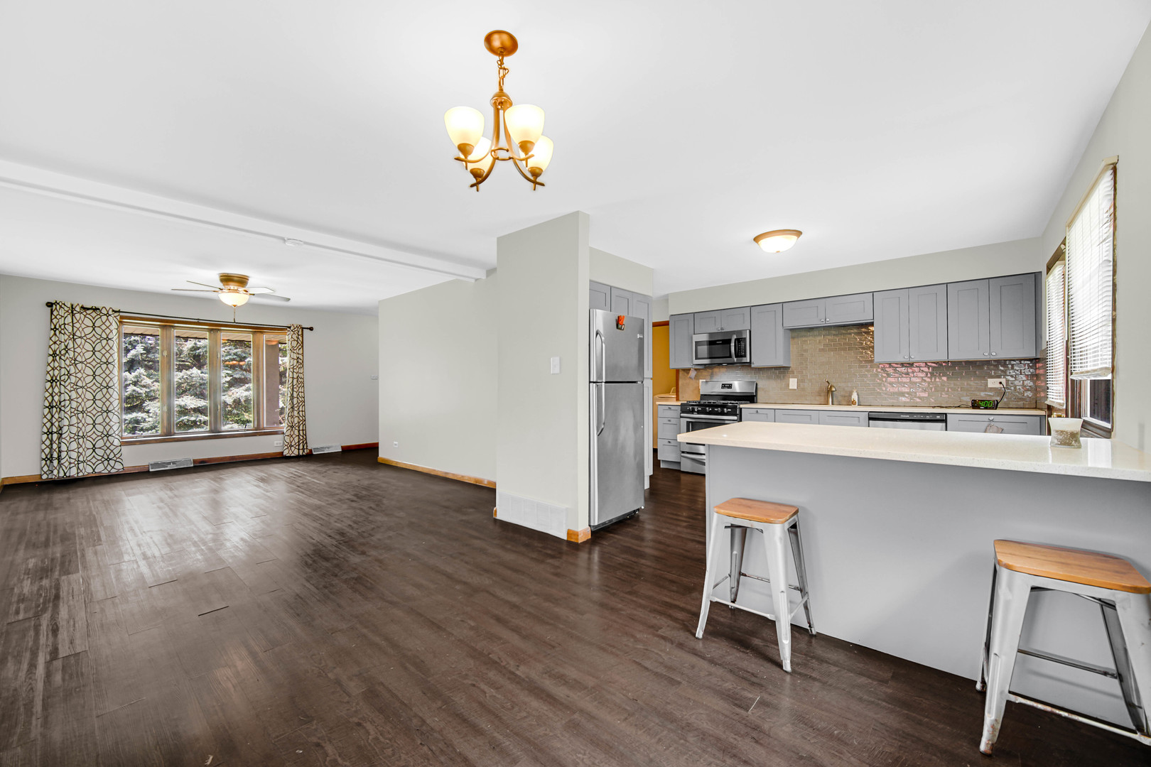 10S426 Ruth Drive Lemont, IL 60439 - Photo 4 of 25
