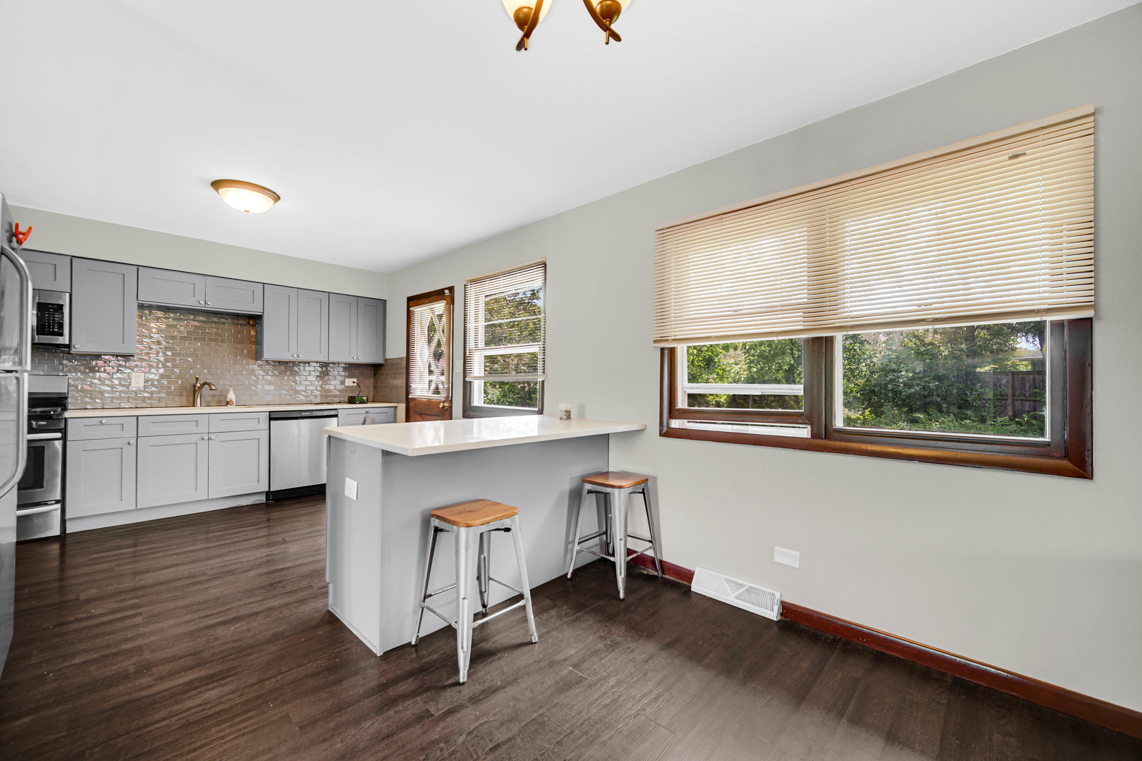 10S426 Ruth Drive Lemont, IL 60439 - Photo 5 of 25