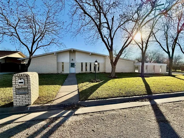 $2,500 | 2000 Southeast 10th Street, Mineral Wells, TX 76067