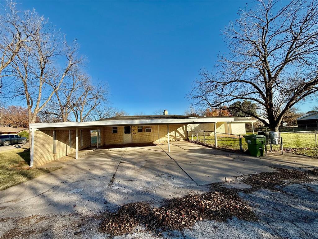 2000 Southeast 10th Street Mineral Wells, TX 76067 - Photo 27 of 29 3-car carport