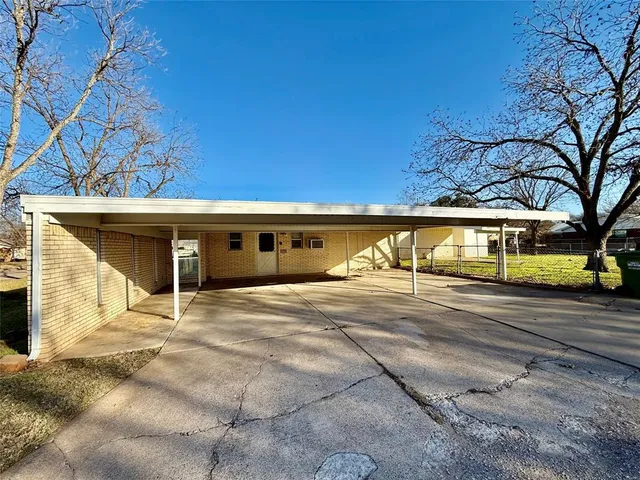 $2,500 | 2000 Southeast 10th Street, Mineral Wells, TX 76067