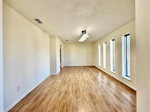 $2,500 | 2000 Southeast 10th Street, Mineral Wells, TX 76067