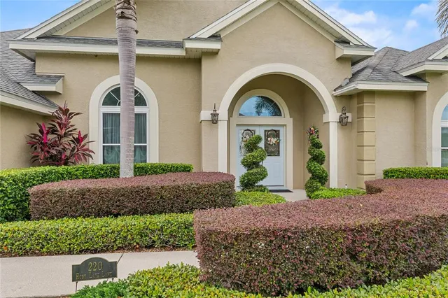 $799,977 | 220 Ruby Lake Lane, Winter Haven, FL 33884